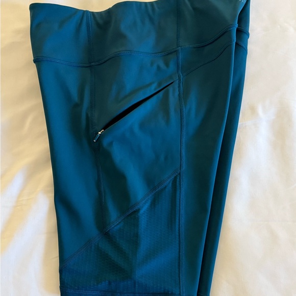 Athleta Teal Bike Shorts with zipper pockets size medium like new - Picture 6 of 6